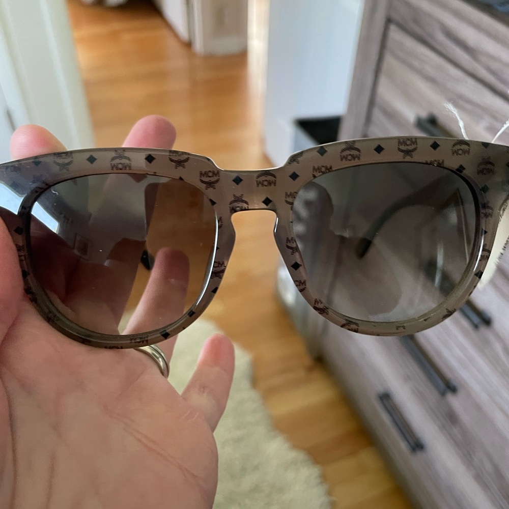 MCM Brown Tortoiseshell Sunglasses with Dark Lenses - Picture 5 of 7